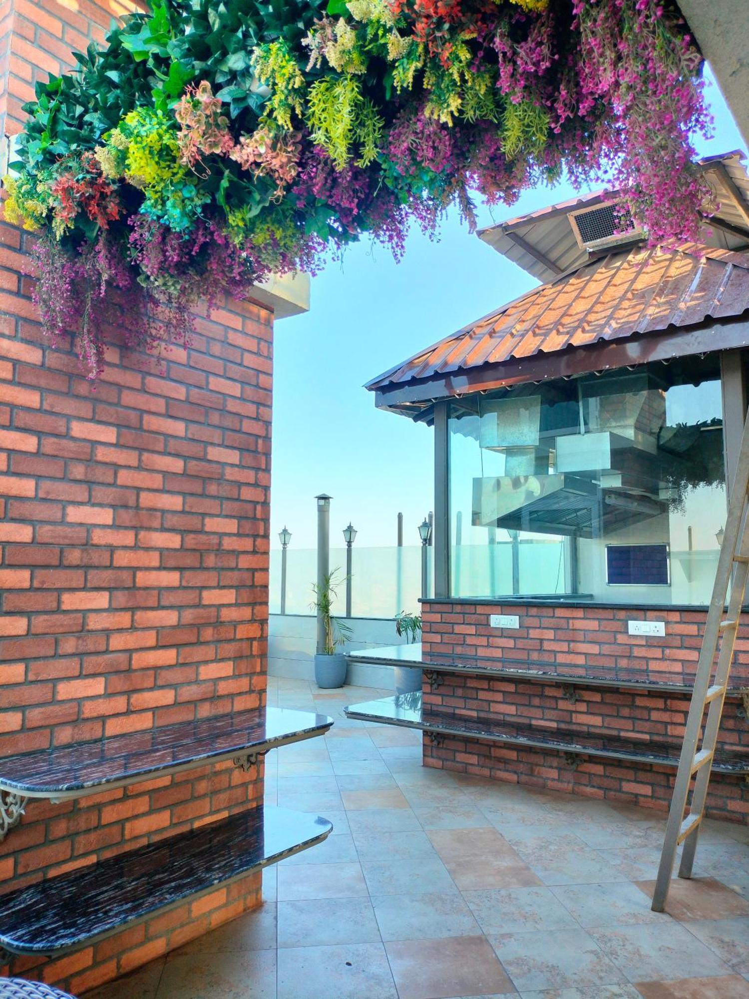 Hiraya Hotels Mohali Экстерьер фото
