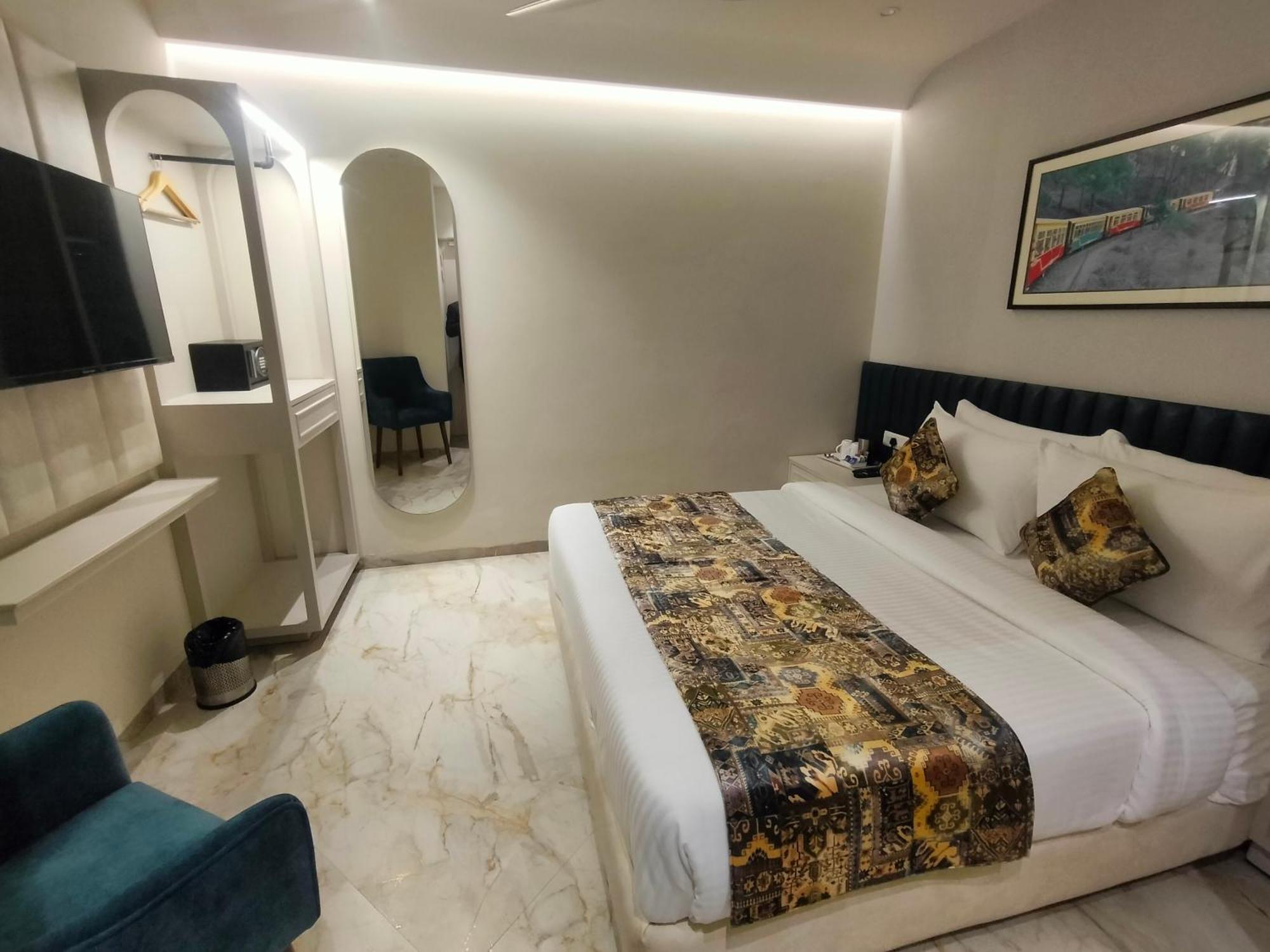 Hiraya Hotels Mohali Экстерьер фото