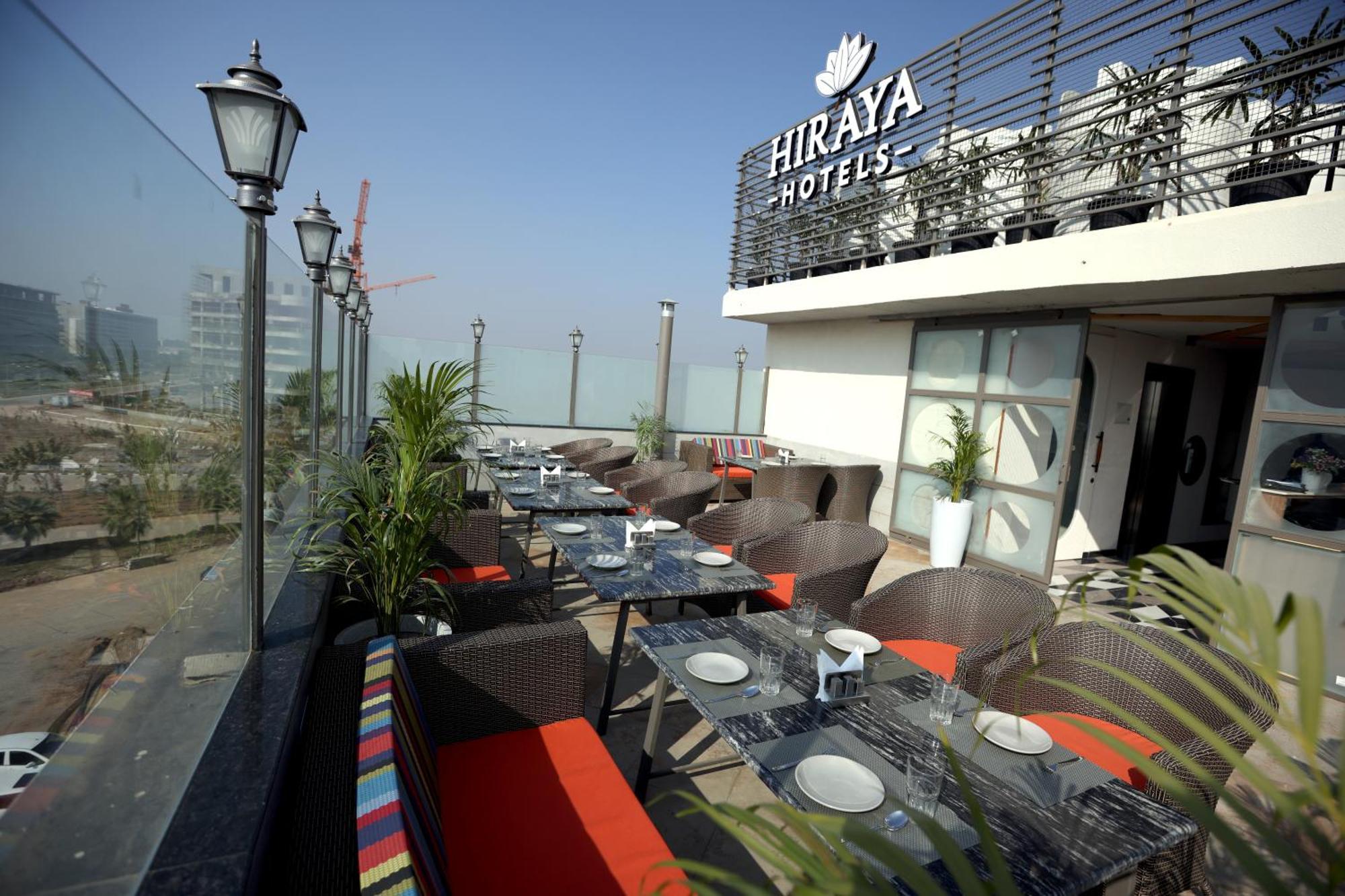 Hiraya Hotels Mohali Экстерьер фото