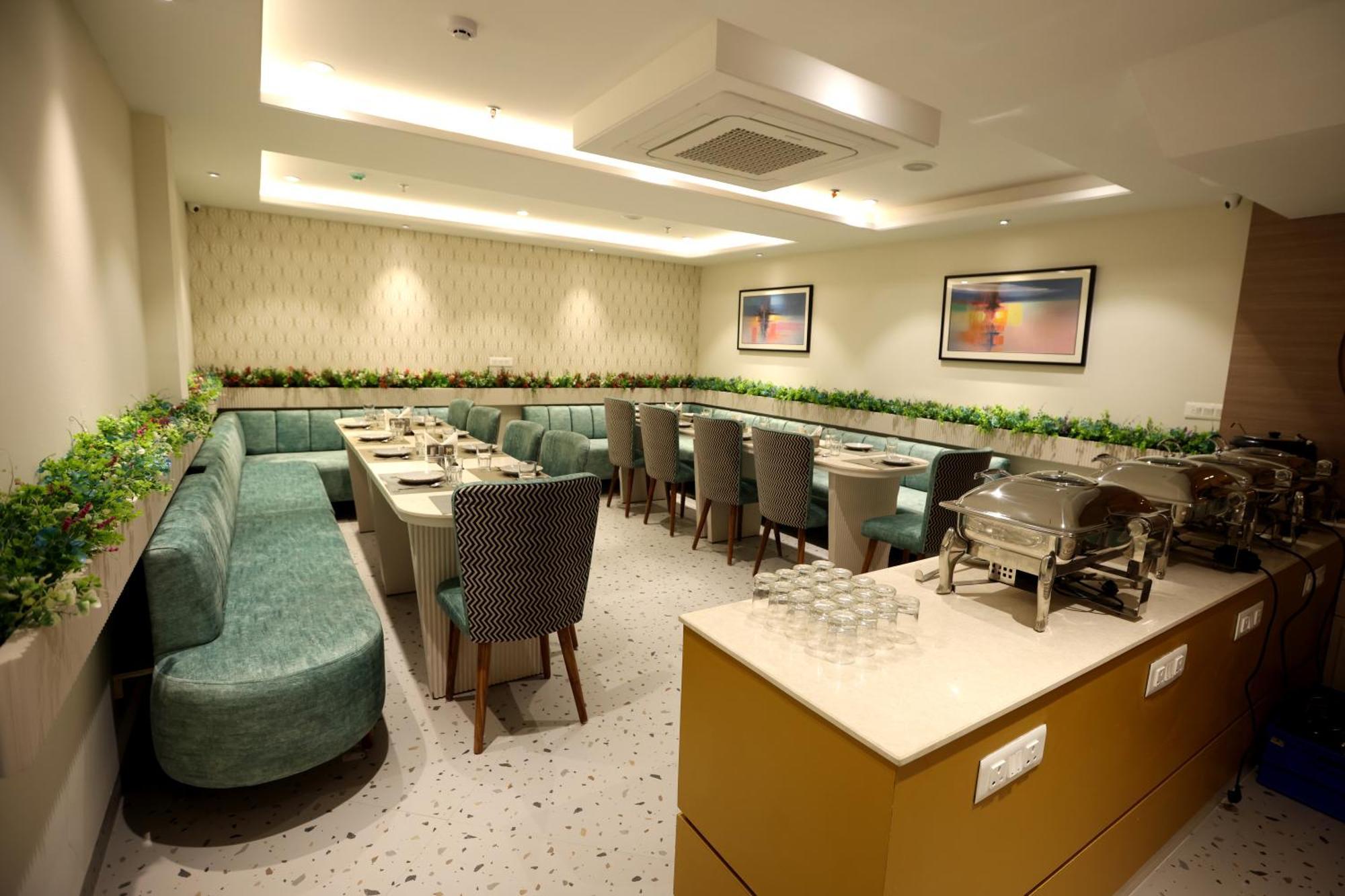 Hiraya Hotels Mohali Экстерьер фото