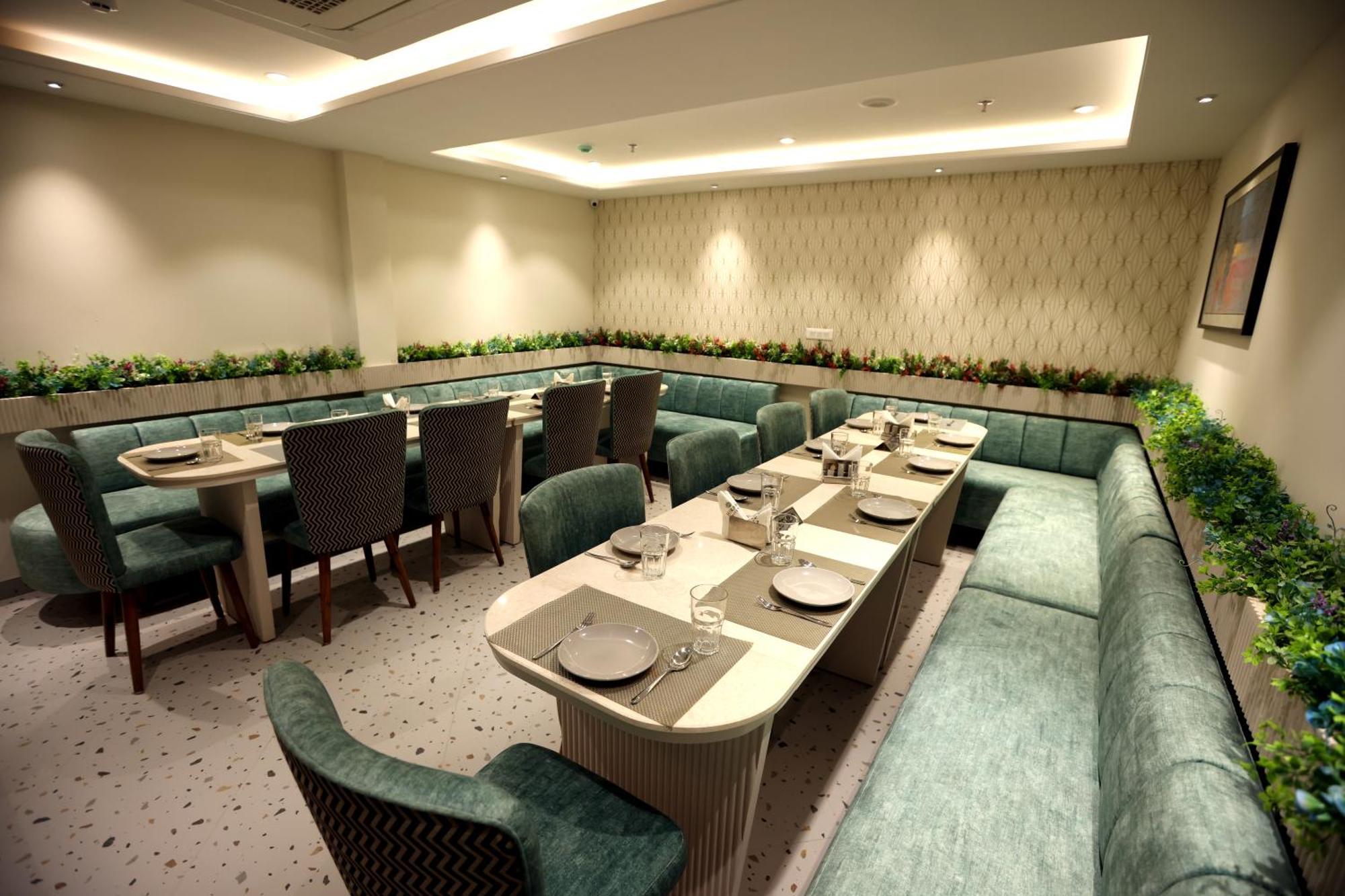 Hiraya Hotels Mohali Экстерьер фото