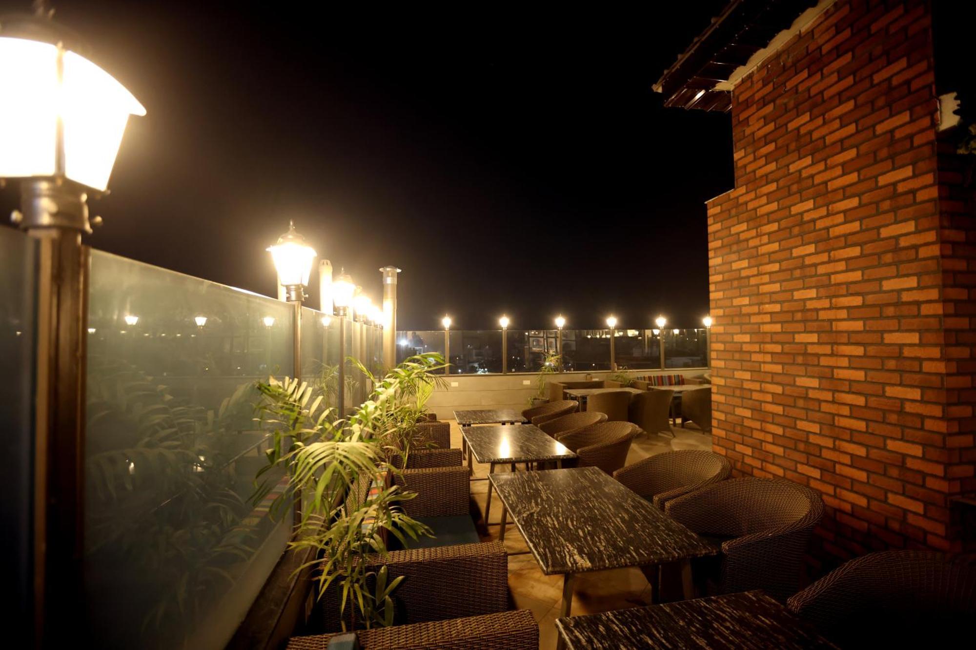 Hiraya Hotels Mohali Экстерьер фото